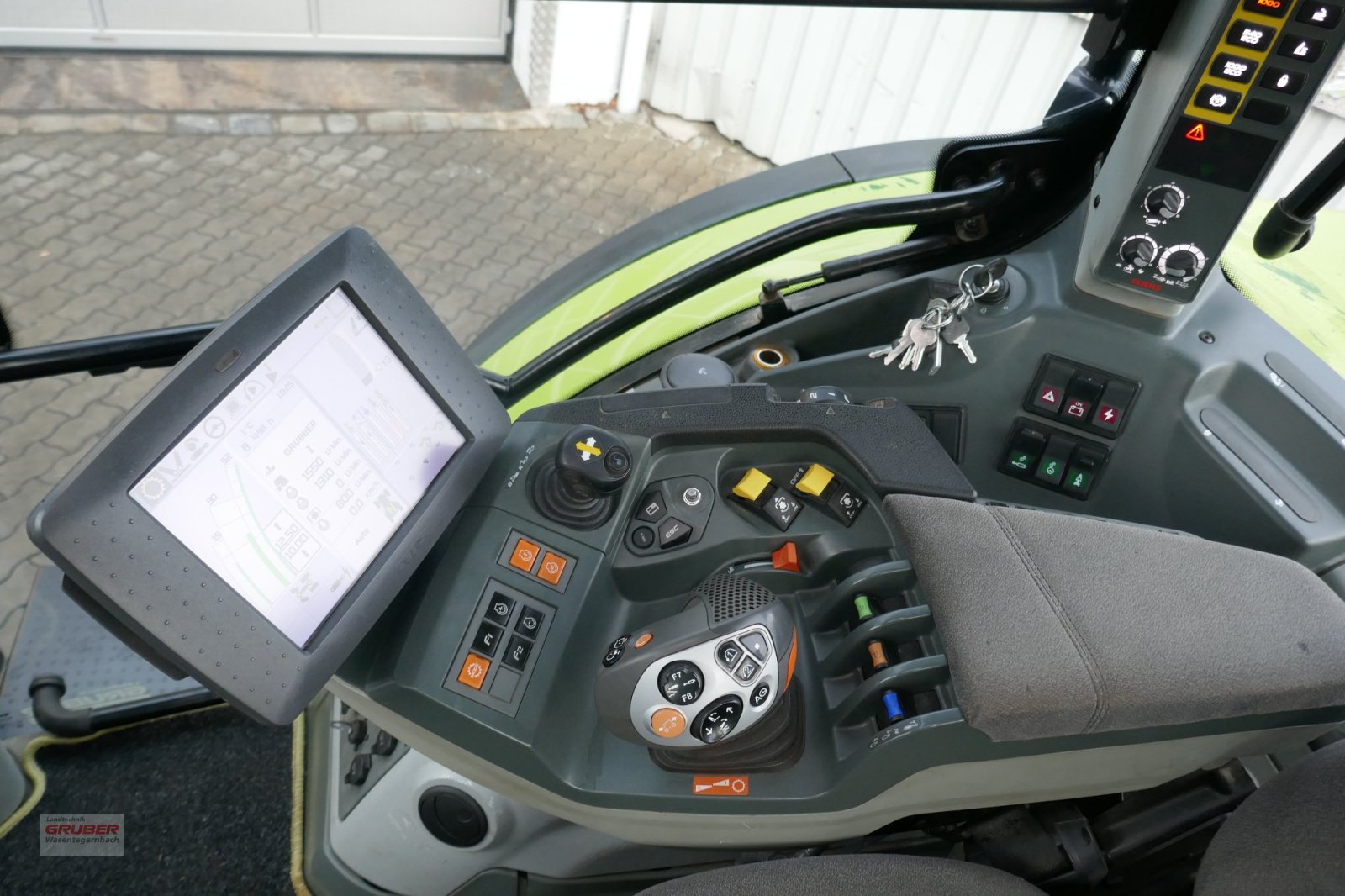 Traktor van het type CLAAS Arion 650 CMATIC mit Quicke Frontlader Q66, Gebrauchtmaschine in Dorfen (Foto 11)