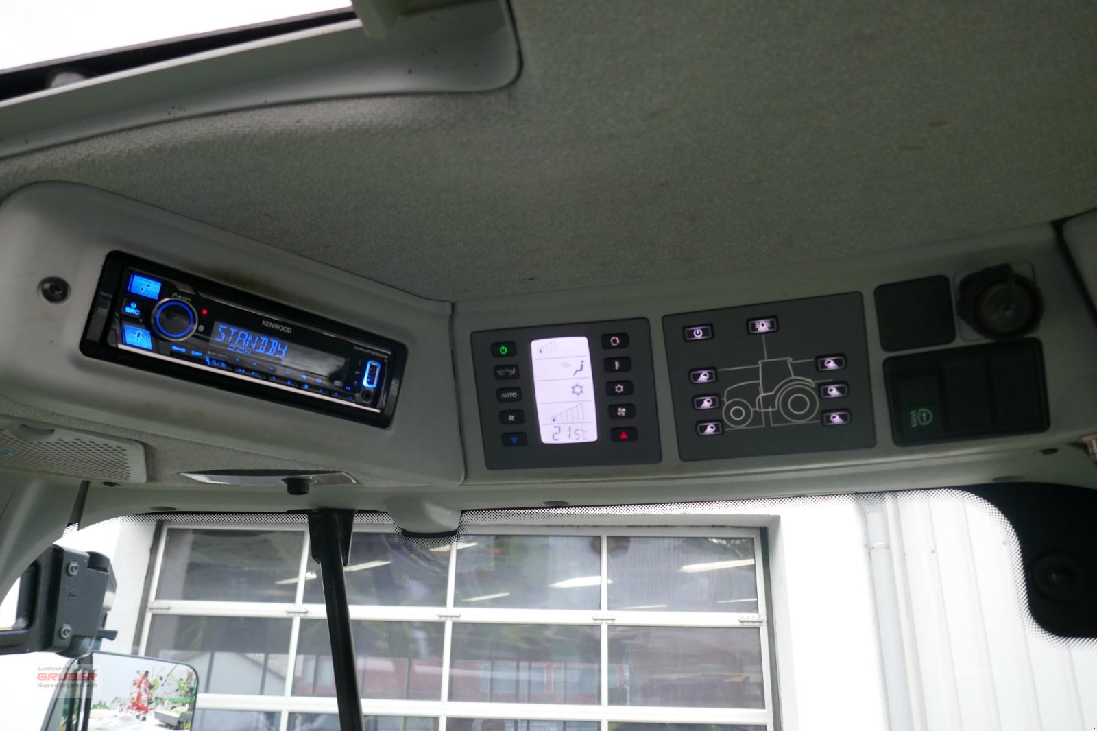 Traktor van het type CLAAS Arion 650 CMATIC mit Quicke Frontlader Q66, Gebrauchtmaschine in Dorfen (Foto 13)