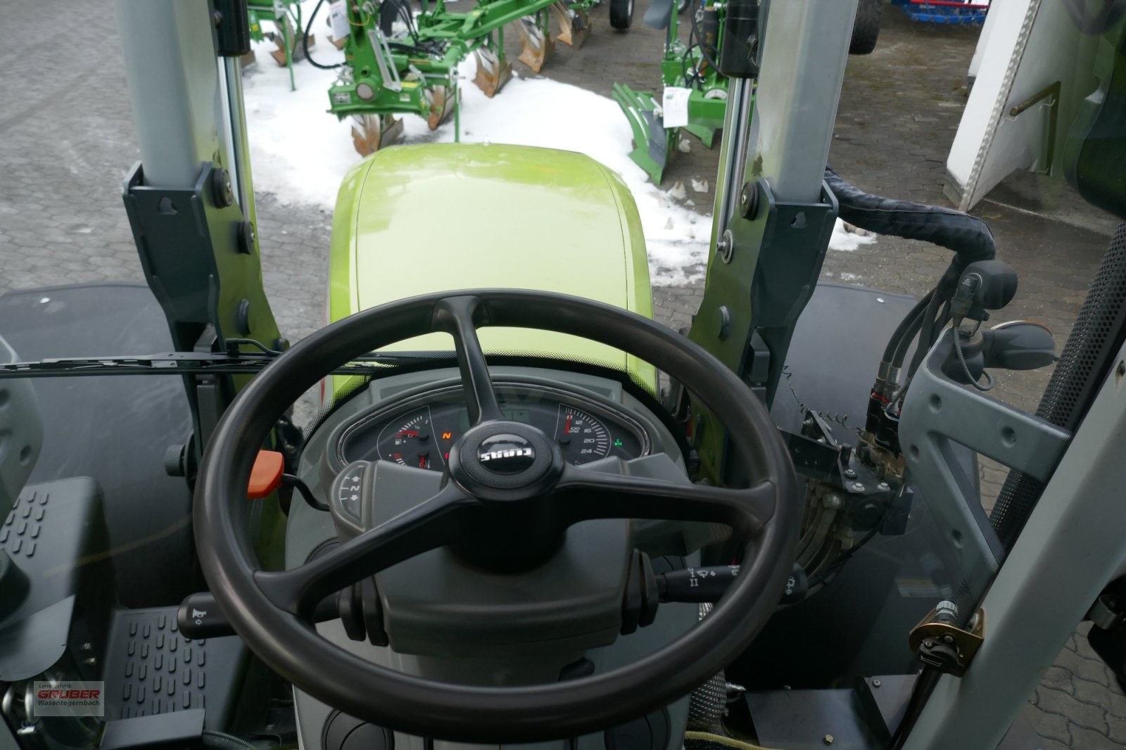Traktor van het type CLAAS Arion 650 CMATIC mit Quicke Frontlader Q66, Gebrauchtmaschine in Dorfen (Foto 14)