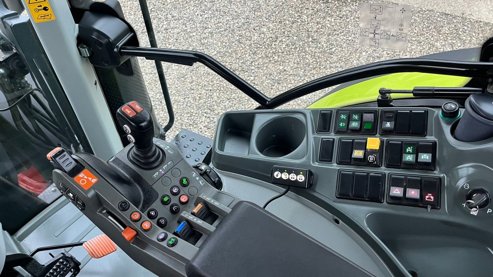 Traktor от тип CLAAS ARION 650 med frontlift og frontlæsser, Gebrauchtmaschine в Lintrup (Снимка 16)