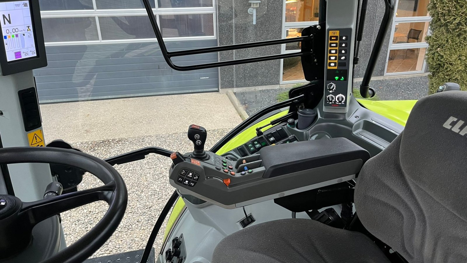 Traktor от тип CLAAS ARION 650 med frontlift og frontlæsser, Gebrauchtmaschine в Lintrup (Снимка 12)