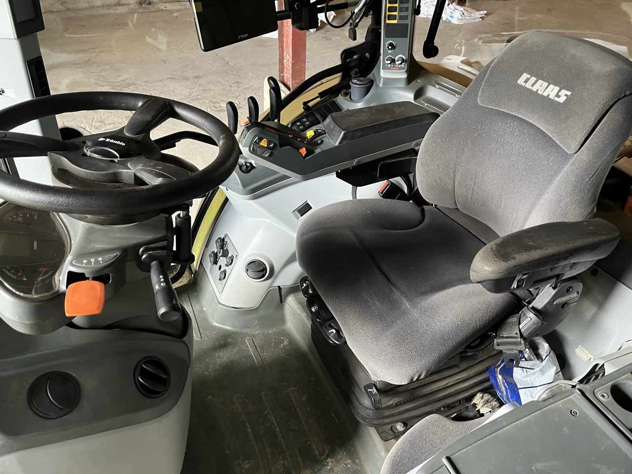 Traktor от тип CLAAS ARION 650, Gebrauchtmaschine в VERT TOULON (Снимка 8)