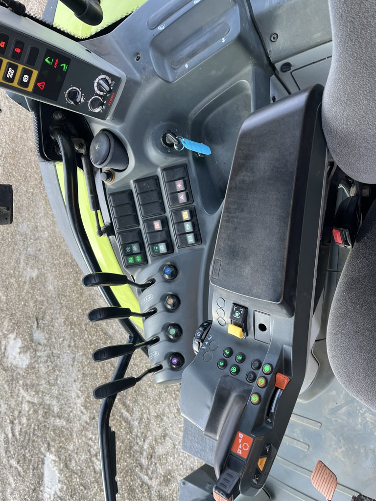 Traktor of the type CLAAS ARION 650, Gebrauchtmaschine in VERT TOULON (Picture 7)