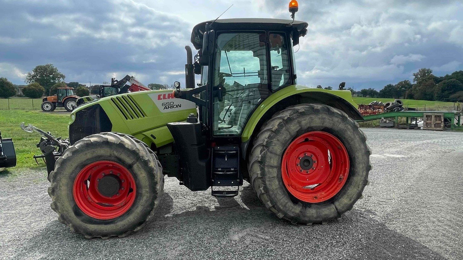 Traktor типа CLAAS ARION 650, Gebrauchtmaschine в ST ELIX THEUX (Фотография 8)
