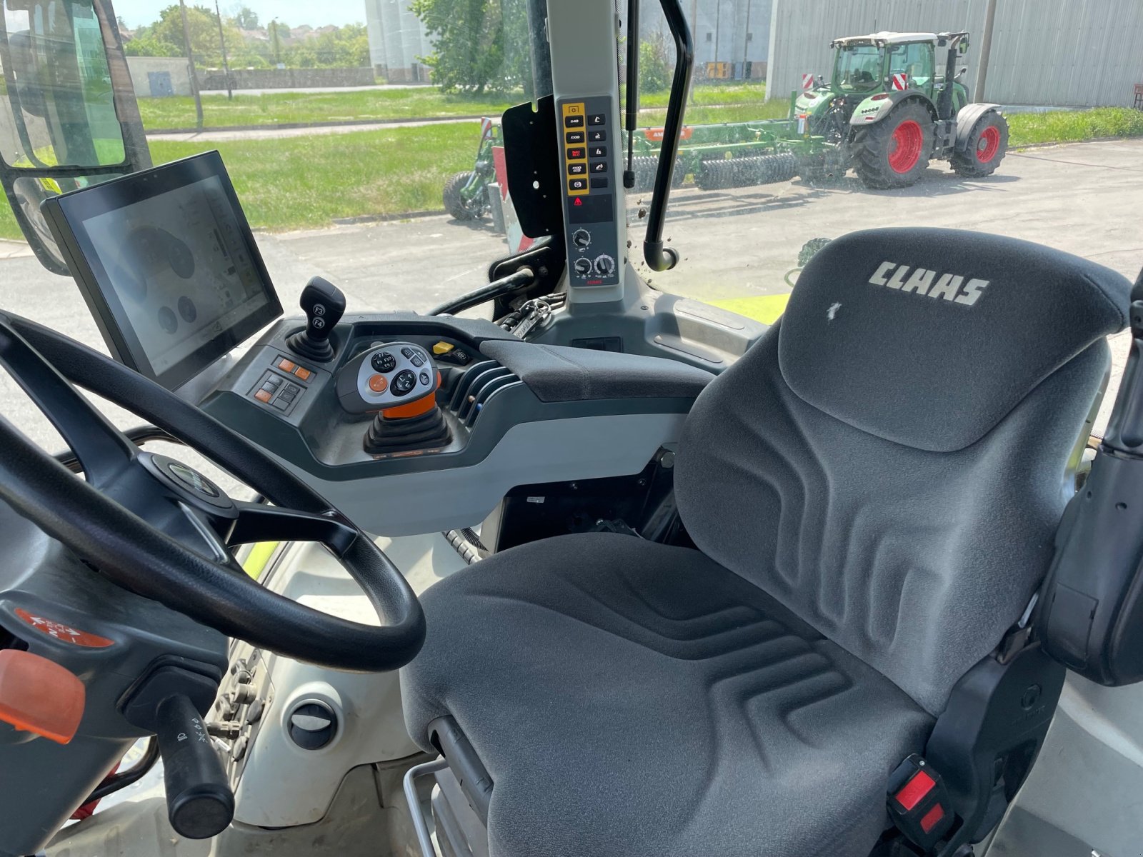Traktor des Typs CLAAS Arion 660 C-matic, Gebrauchtmaschine in Ebeleben (Bild 5)