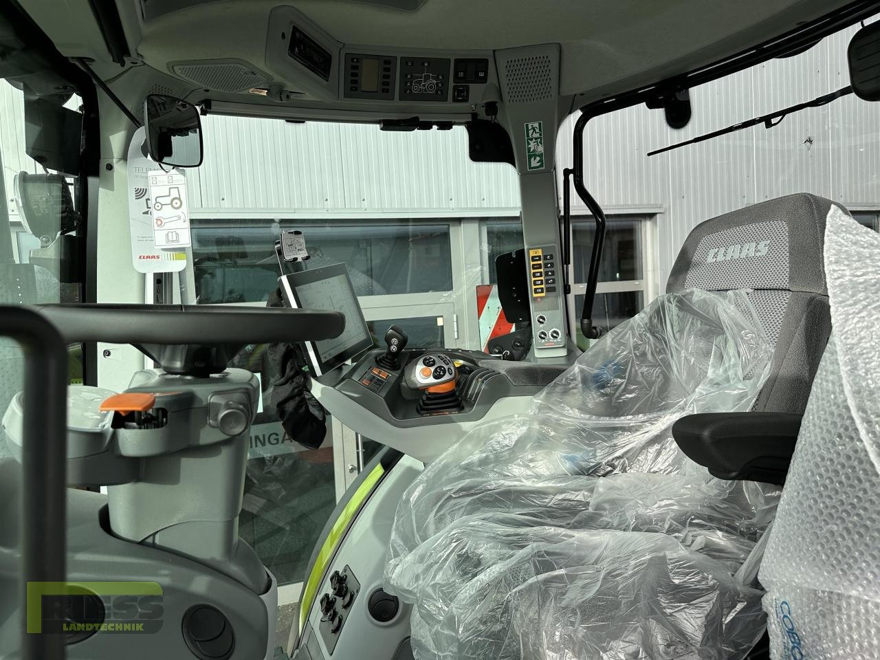 Traktor of the type CLAAS ARION 660 CEBIS Cmatic, Neumaschine in Homberg/Ohm - Maulbach (Picture 4)