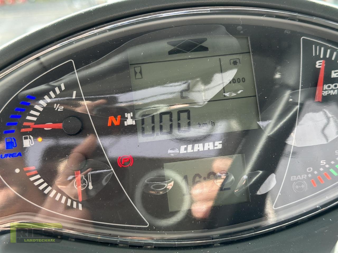 Traktor of the type CLAAS ARION 660 CEBIS Cmatic, Neumaschine in Homberg/Ohm - Maulbach (Picture 7)