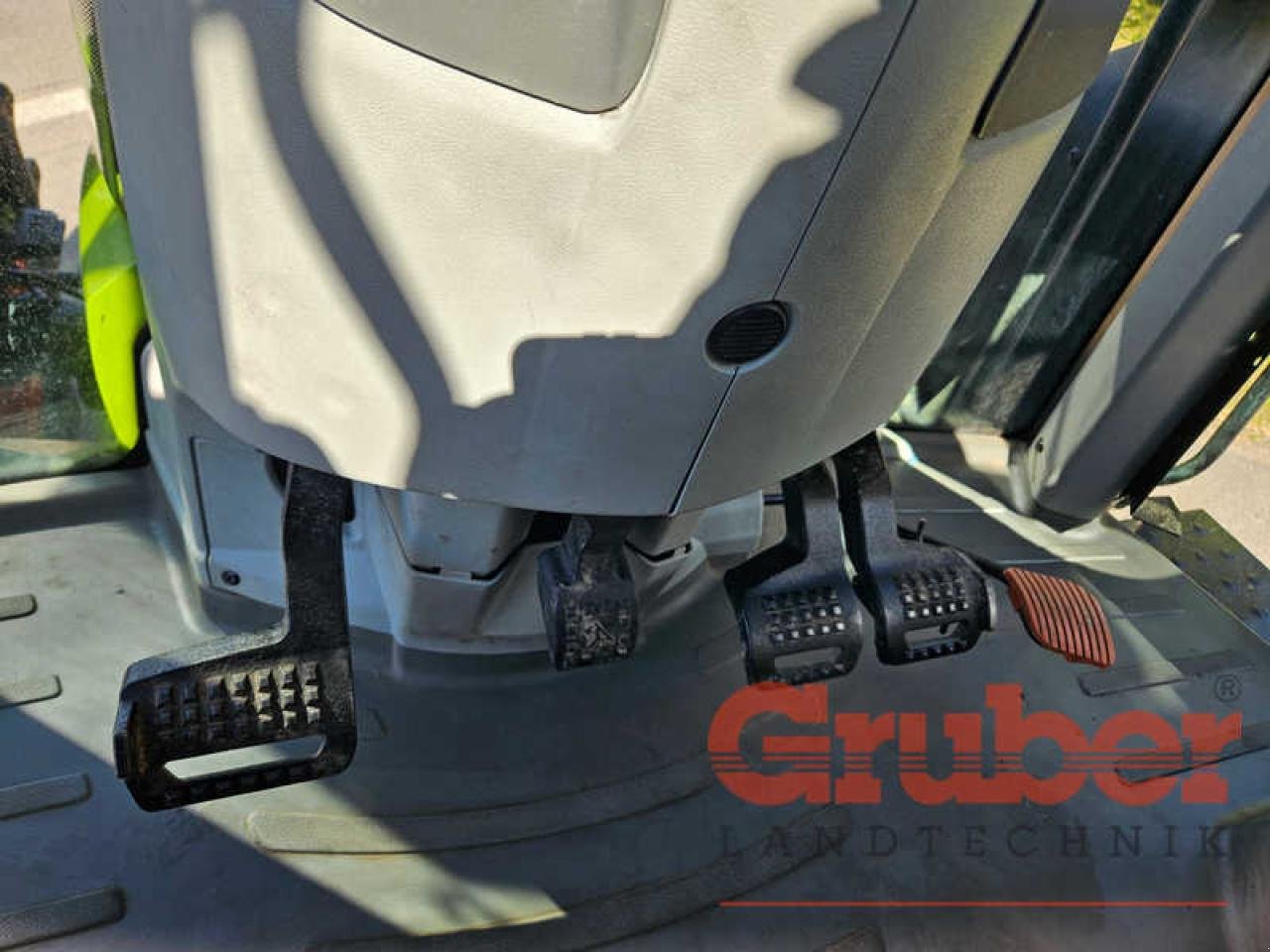 Traktor des Typs CLAAS Arion 660 CMATIC CEBIS RTK-Lenksystem, Gebrauchtmaschine in Ampfing (Bild 20)