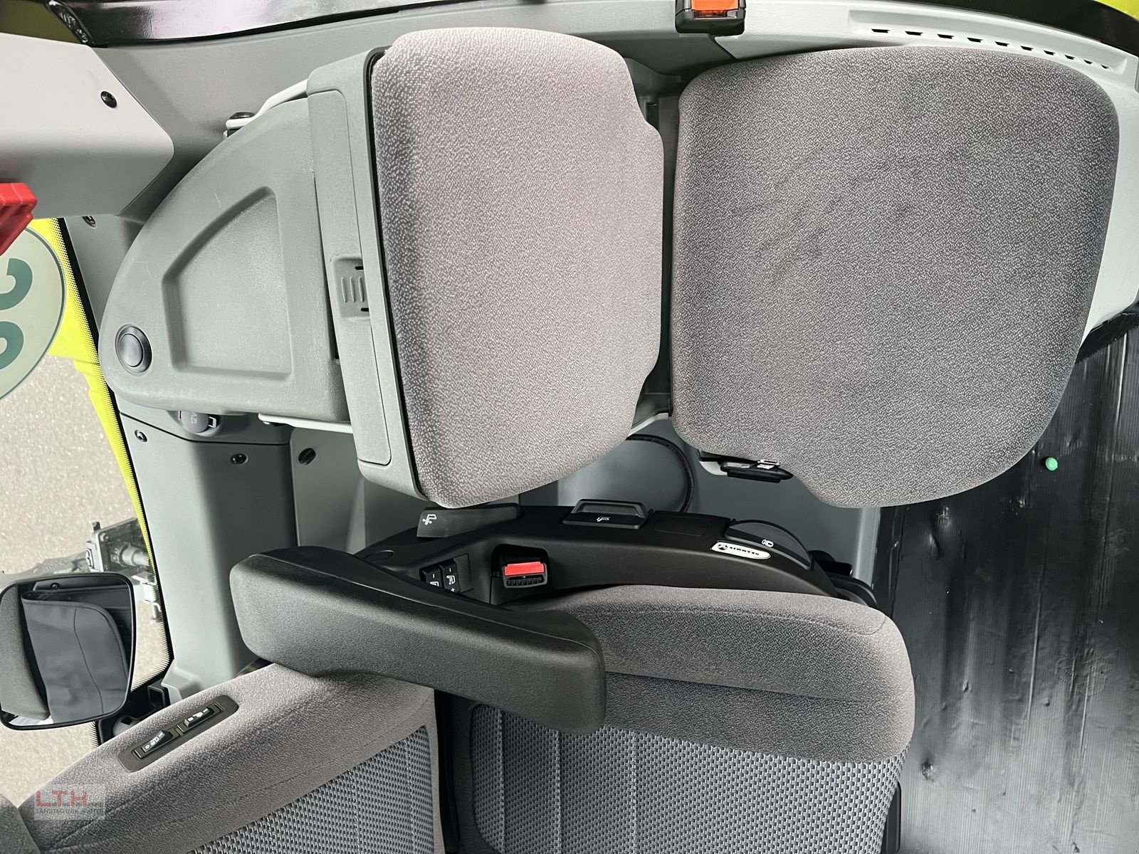 Traktor of the type CLAAS Arion 660 CMATIC CEBIS, Neumaschine in Gnas (Picture 27)