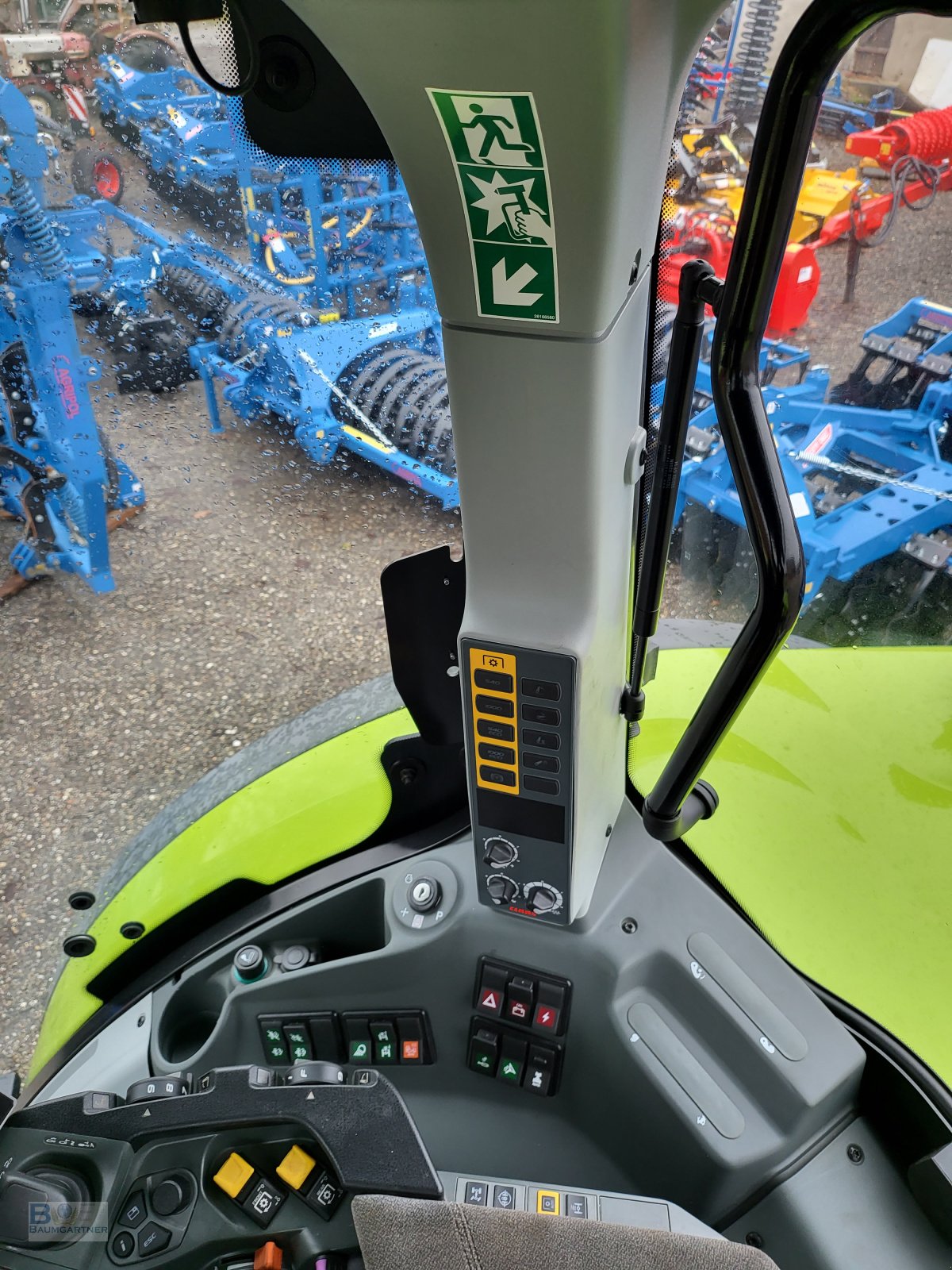 Traktor des Typs CLAAS ARION 660 CMATIC CEBIS, Neumaschine in Frontenhausen (Bild 11)