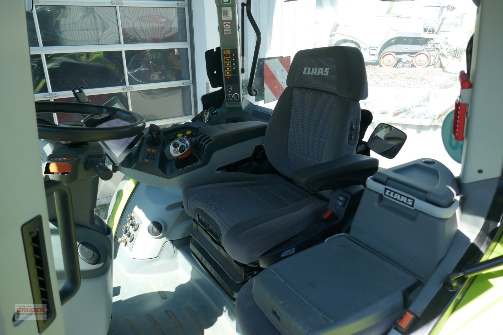 Traktor типа CLAAS ARION 660 CMATIC CEBIS, Gebrauchtmaschine в Dorfen (Фотография 8)
