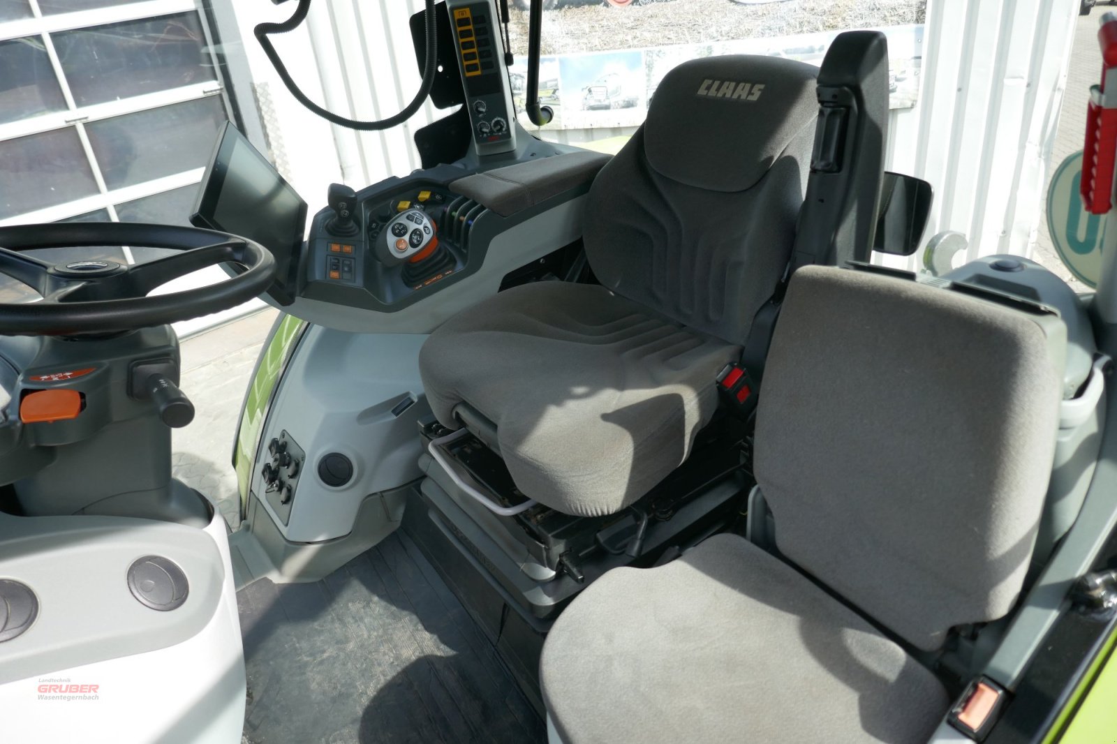 Traktor του τύπου CLAAS ARION 660 CMATIC CEBIS, Gebrauchtmaschine σε Dorfen (Φωτογραφία 11)