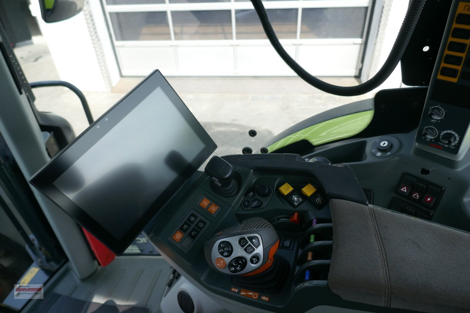 Traktor του τύπου CLAAS ARION 660 CMATIC CEBIS, Gebrauchtmaschine σε Dorfen (Φωτογραφία 14)