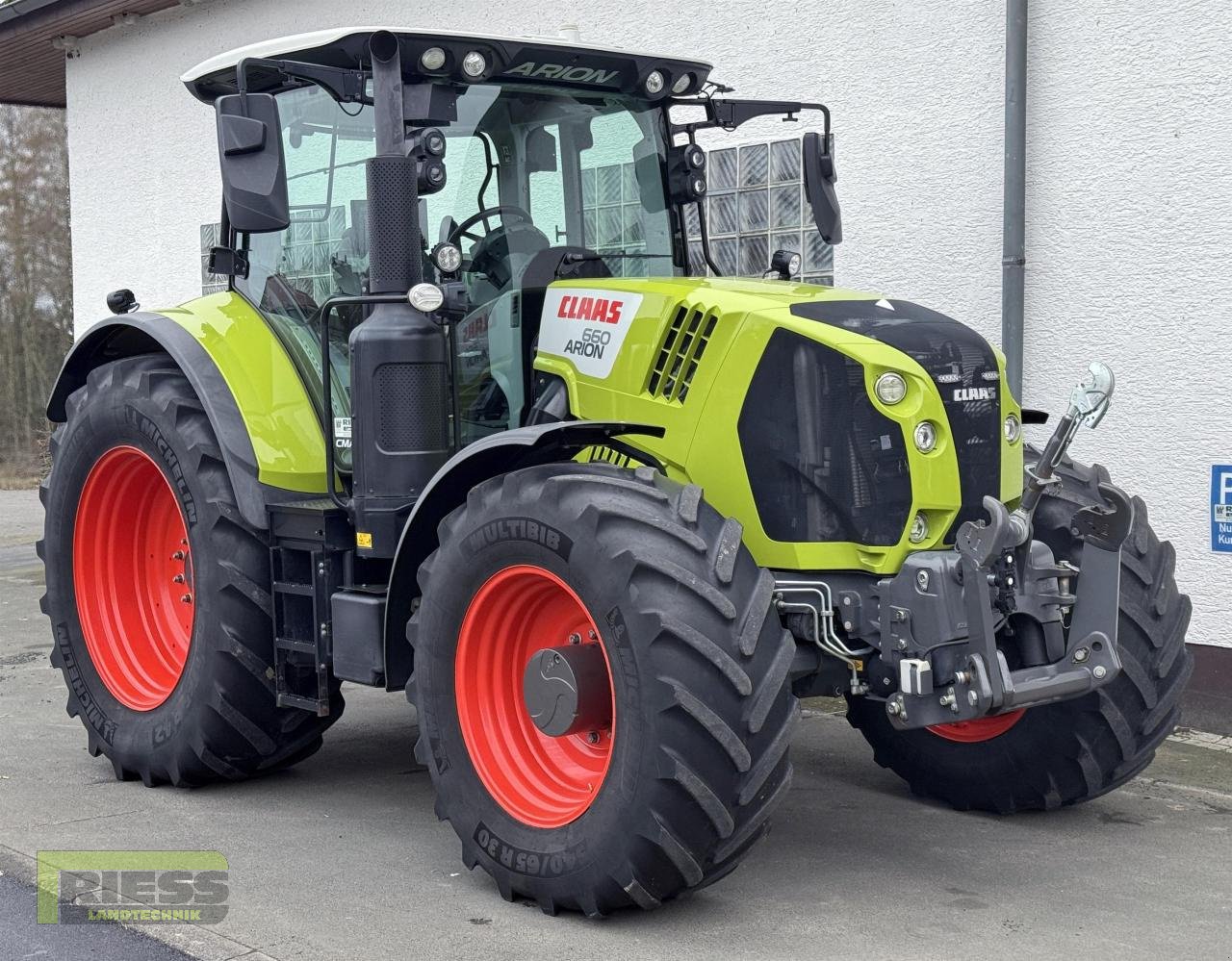 Traktor of the type CLAAS ARION 660 CMATIC CEBIS, Gebrauchtmaschine in Homberg (Ohm) - Maulbach (Picture 2)