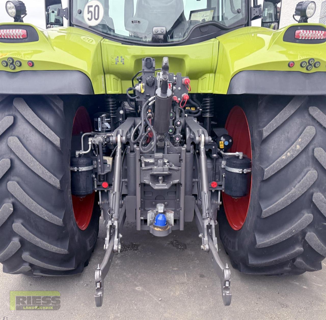 Traktor of the type CLAAS ARION 660 CMATIC CEBIS, Gebrauchtmaschine in Homberg (Ohm) - Maulbach (Picture 16)