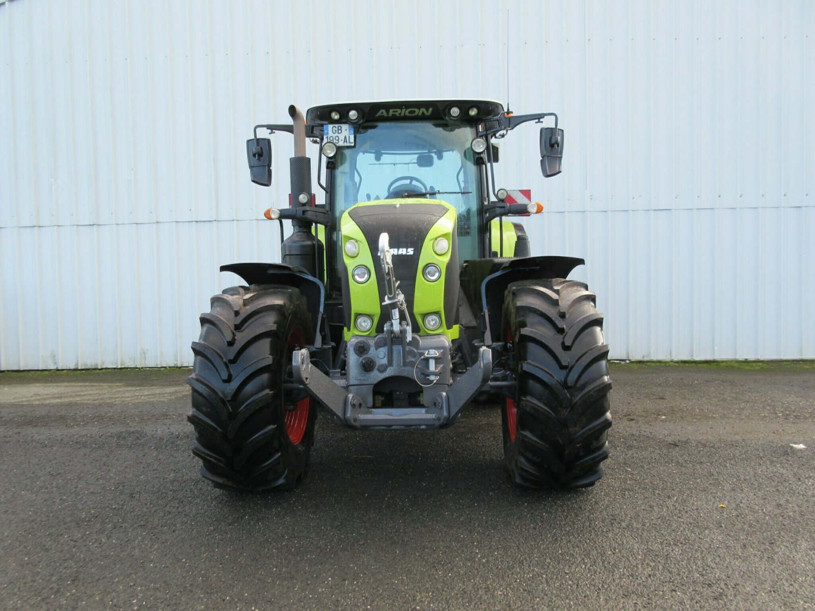 Traktor van het type CLAAS ARION 660 CMATIC CONCEPT-NÂ°1, Gebrauchtmaschine in PLOUIGNEAU (Foto 6)