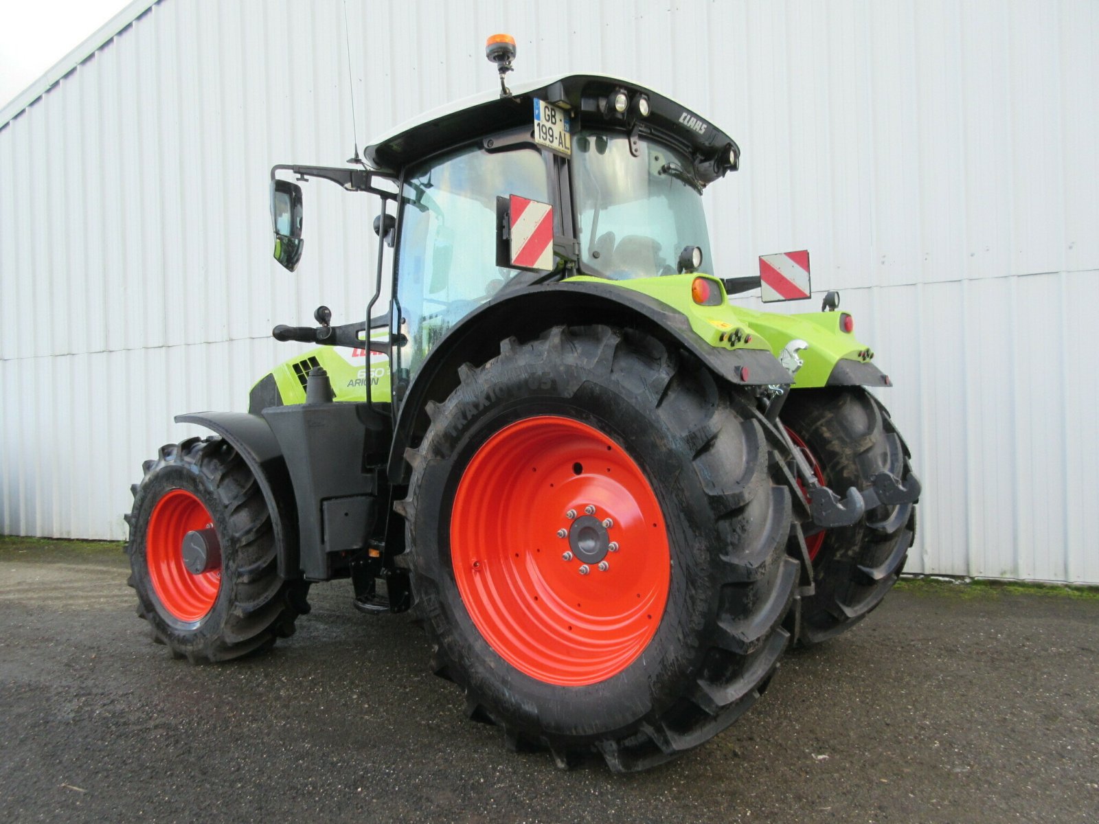 Traktor van het type CLAAS ARION 660 CMATIC CONCEPT-NÂ°1, Gebrauchtmaschine in PLOUIGNEAU (Foto 2)