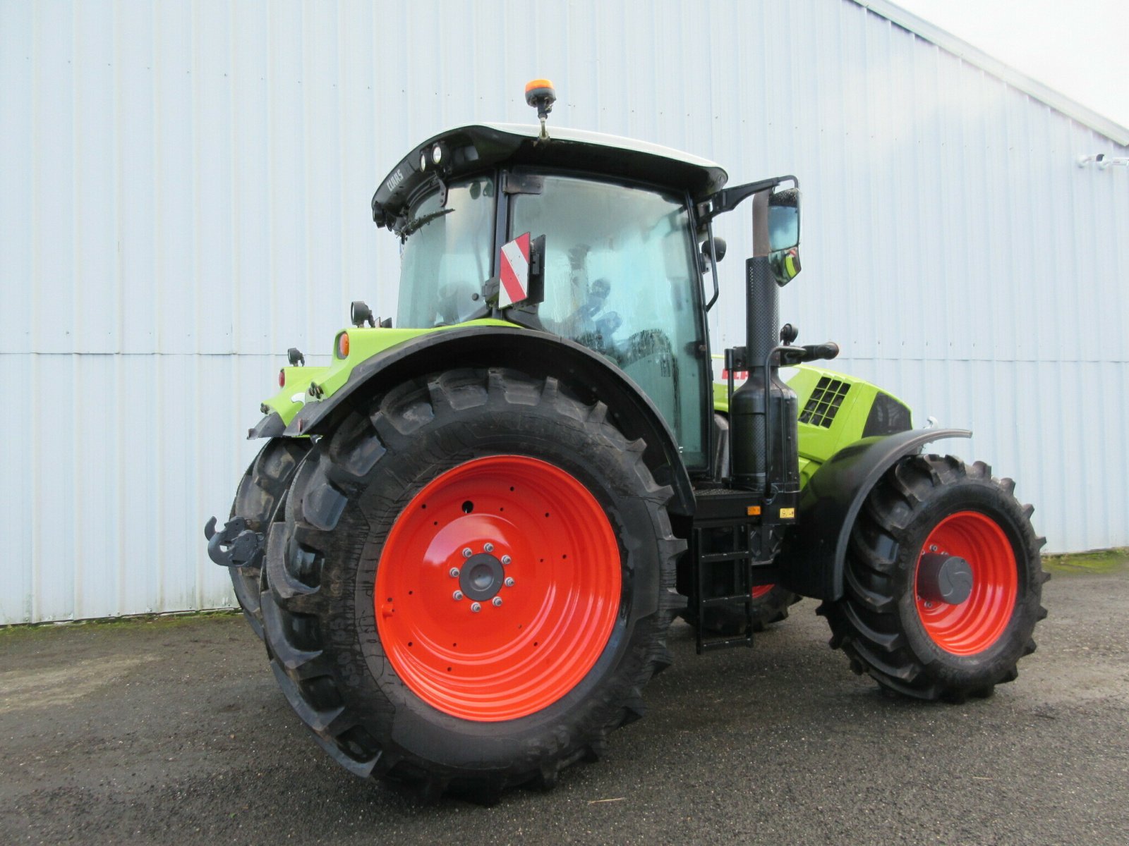 Traktor van het type CLAAS ARION 660 CMATIC CONCEPT-NÂ°1, Gebrauchtmaschine in PLOUIGNEAU (Foto 5)