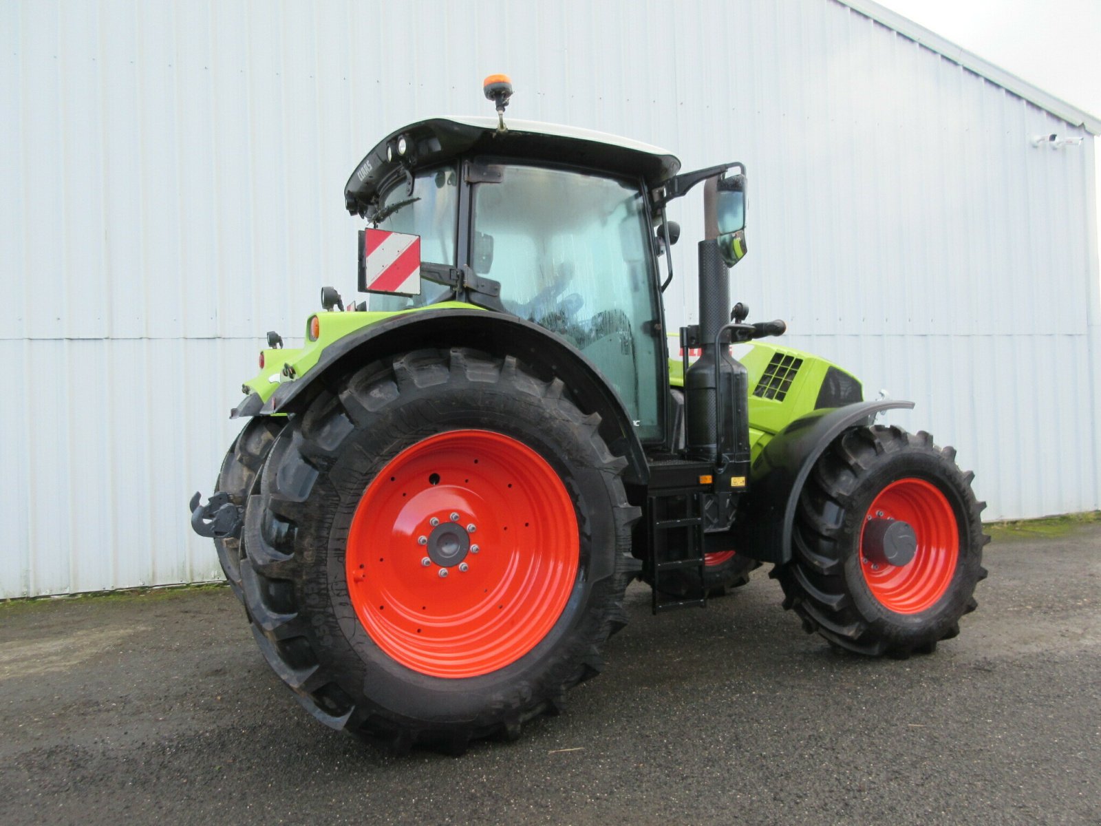 Traktor van het type CLAAS ARION 660 CMATIC CONCEPT-NÂ°1, Gebrauchtmaschine in PLOUIGNEAU (Foto 4)