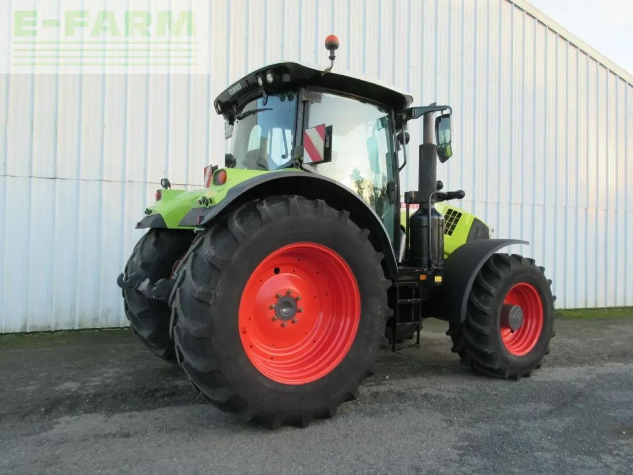 Traktor типа CLAAS arion 660 cmatic concept-nâ°2, Gebrauchtmaschine в PLOUIGNEAU (Фотография 4)