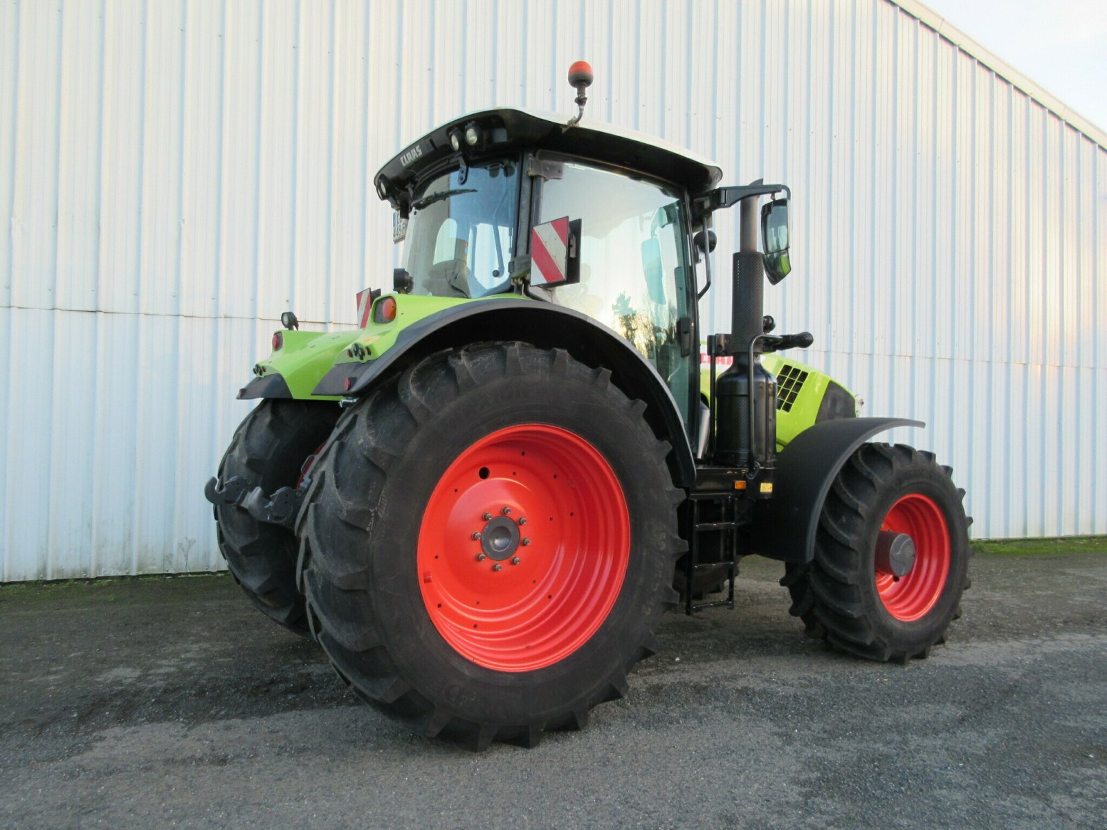 Traktor типа CLAAS ARION 660 CMATIC CONCEPT-NÂ°2, Gebrauchtmaschine в PLOUIGNEAU (Фотография 4)
