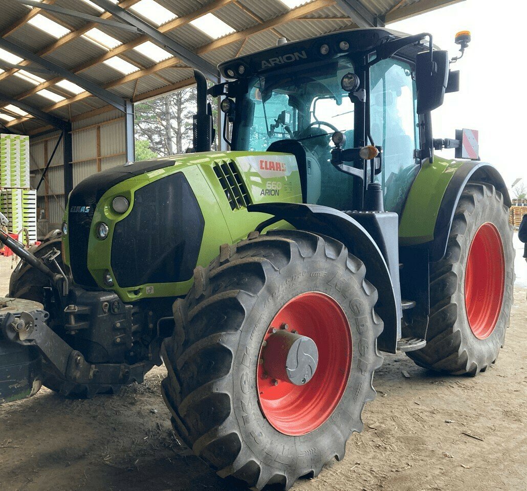 Traktor del tipo CLAAS ARION 660 CMATIC CONCEPT, Gebrauchtmaschine In PLOUIGNEAU (Immagine 1)