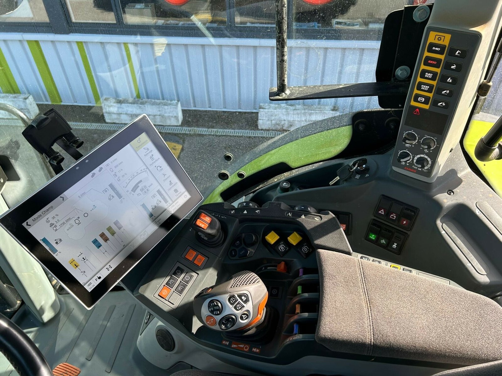 Traktor Türe ait CLAAS ARION 660 CMATIC PRIVILEGE, Gebrauchtmaschine içinde BEAUVOIS (resim 9)