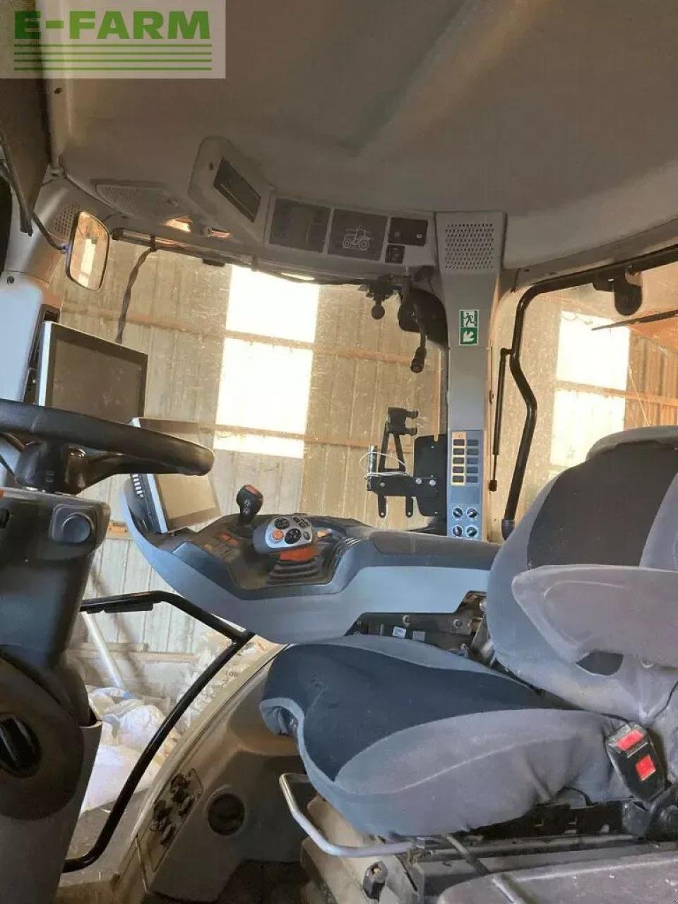 Traktor des Typs CLAAS arion 660 cmatic s5 tradition, Gebrauchtmaschine in PLOUIGNEAU (Bild 2)