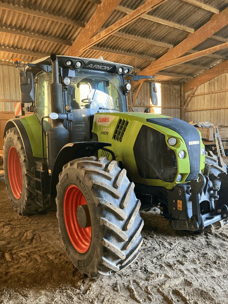 Traktor del tipo CLAAS ARION 660 CMATIC S5 TRADITION, Gebrauchtmaschine In Plestan (Immagine 3)