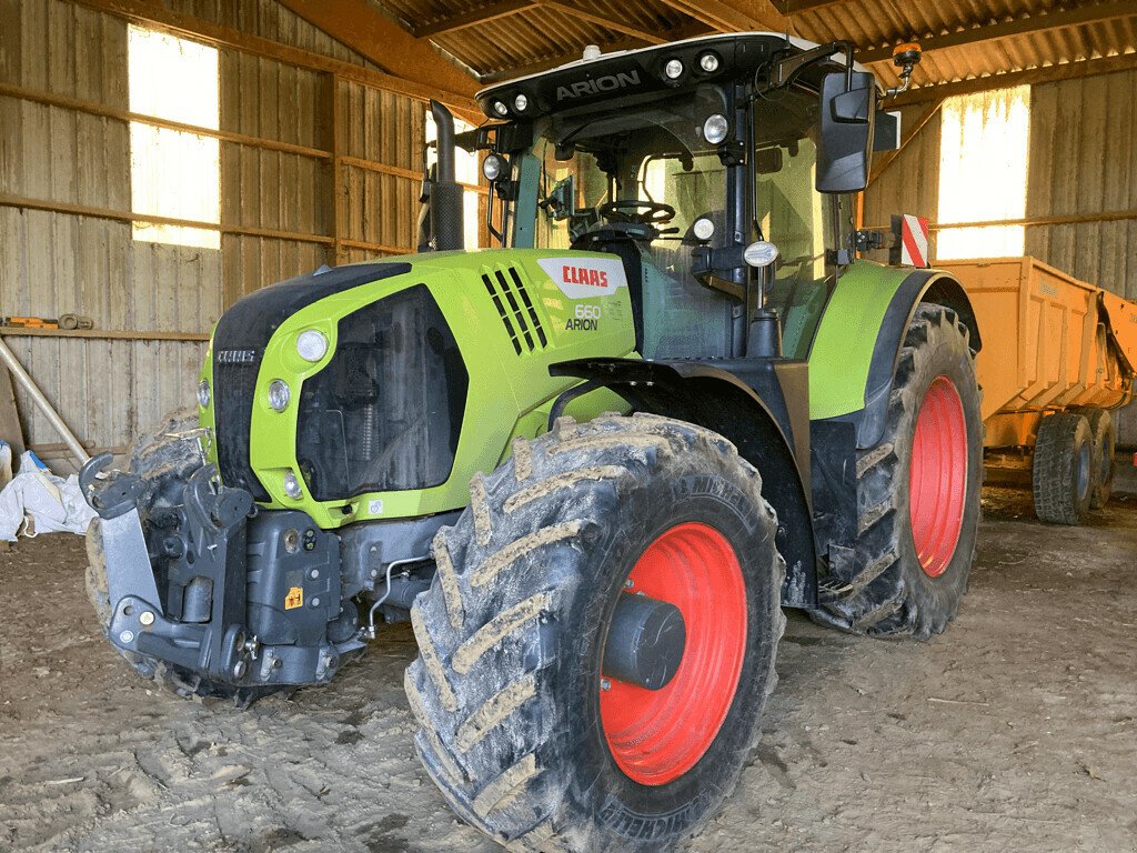 Traktor del tipo CLAAS ARION 660 CMATIC S5 TRADITION, Gebrauchtmaschine In Plestan (Immagine 1)