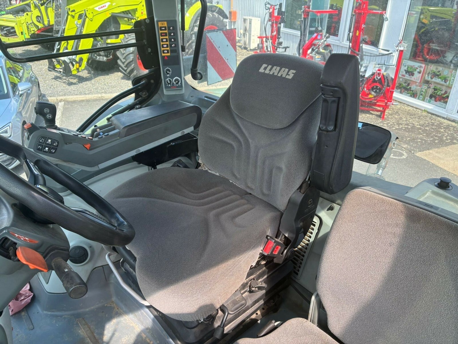 Traktor za tip CLAAS ARION 660 CMATIC, Gebrauchtmaschine u Charnay-lès-macon (Slika 9)