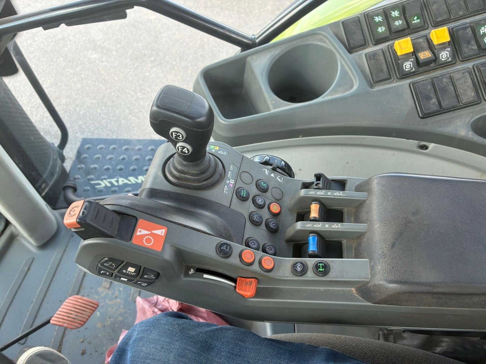 Traktor za tip CLAAS ARION 660 CMATIC, Gebrauchtmaschine u Charnay-lès-macon (Slika 11)