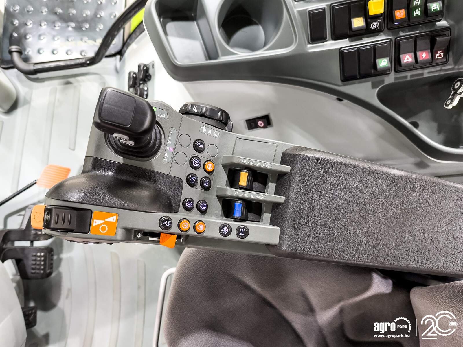 Traktor типа CLAAS ARION 660, Gebrauchtmaschine в Csengele (Фотография 9)