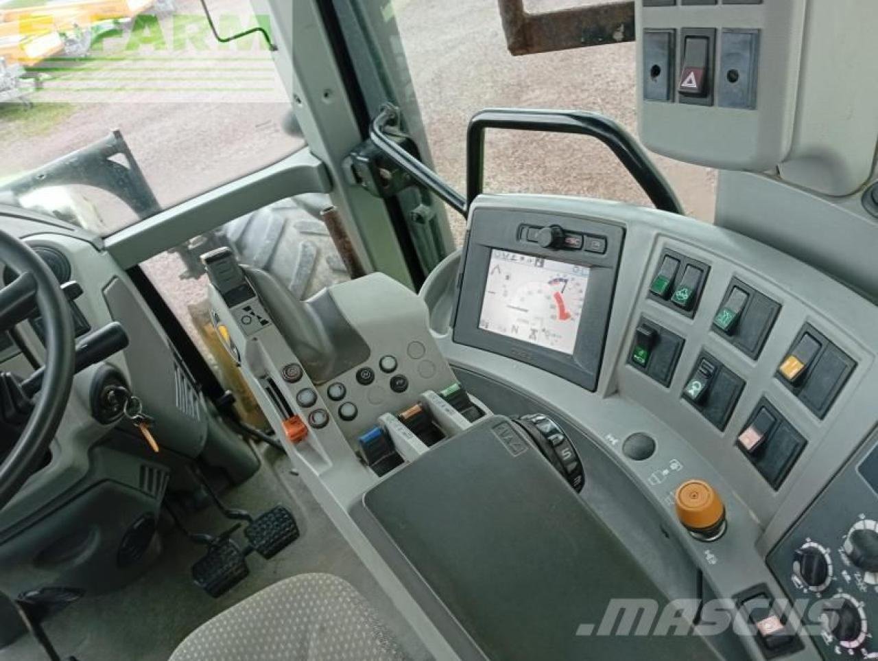 Traktor Türe ait CLAAS arion640, Gebrauchtmaschine içinde CHICHÉ (79 - DEUX-SEVRES) (resim 8)