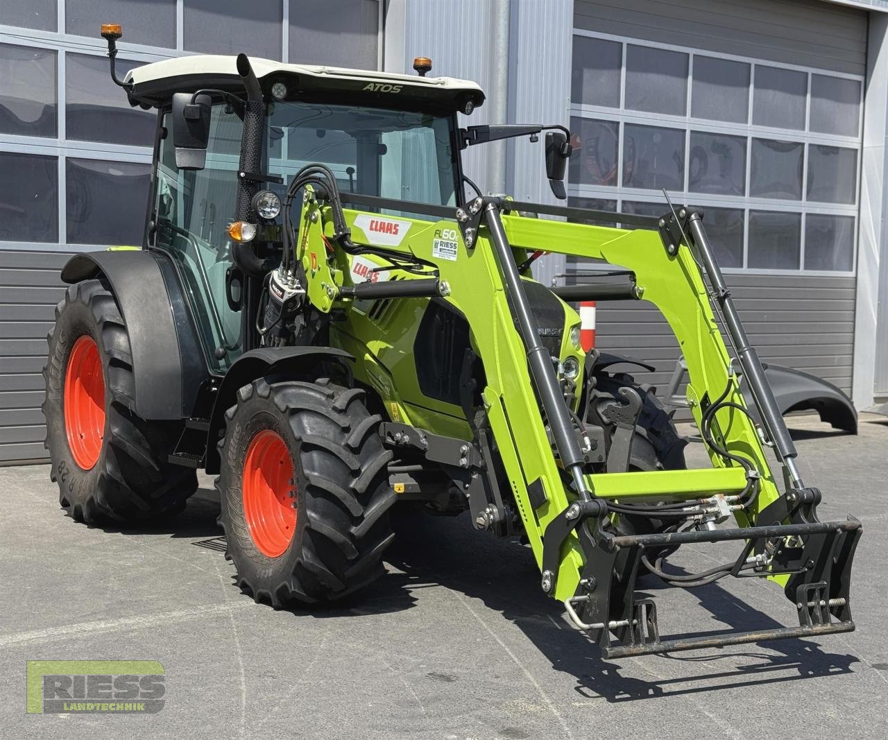 Traktor типа CLAAS ATOS 220 C + FL 60e  Sauter FHZ, Gebrauchtmaschine в Homberg/Ohm - Maulbach (Фотография 2)