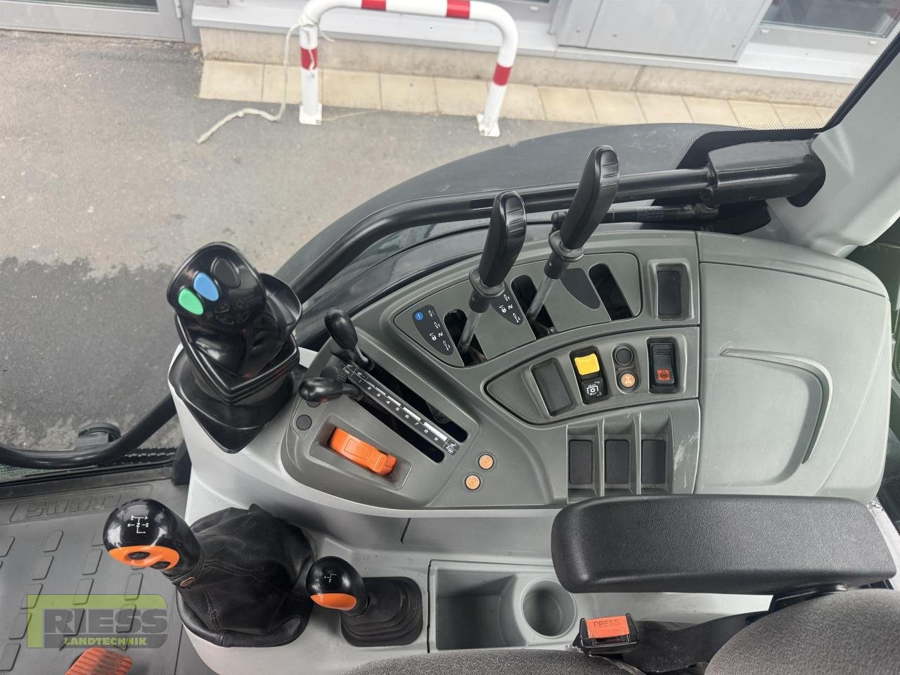 Traktor des Typs CLAAS ATOS 220 C, Gebrauchtmaschine in Homberg/Ohm - Maulbach (Bild 13)