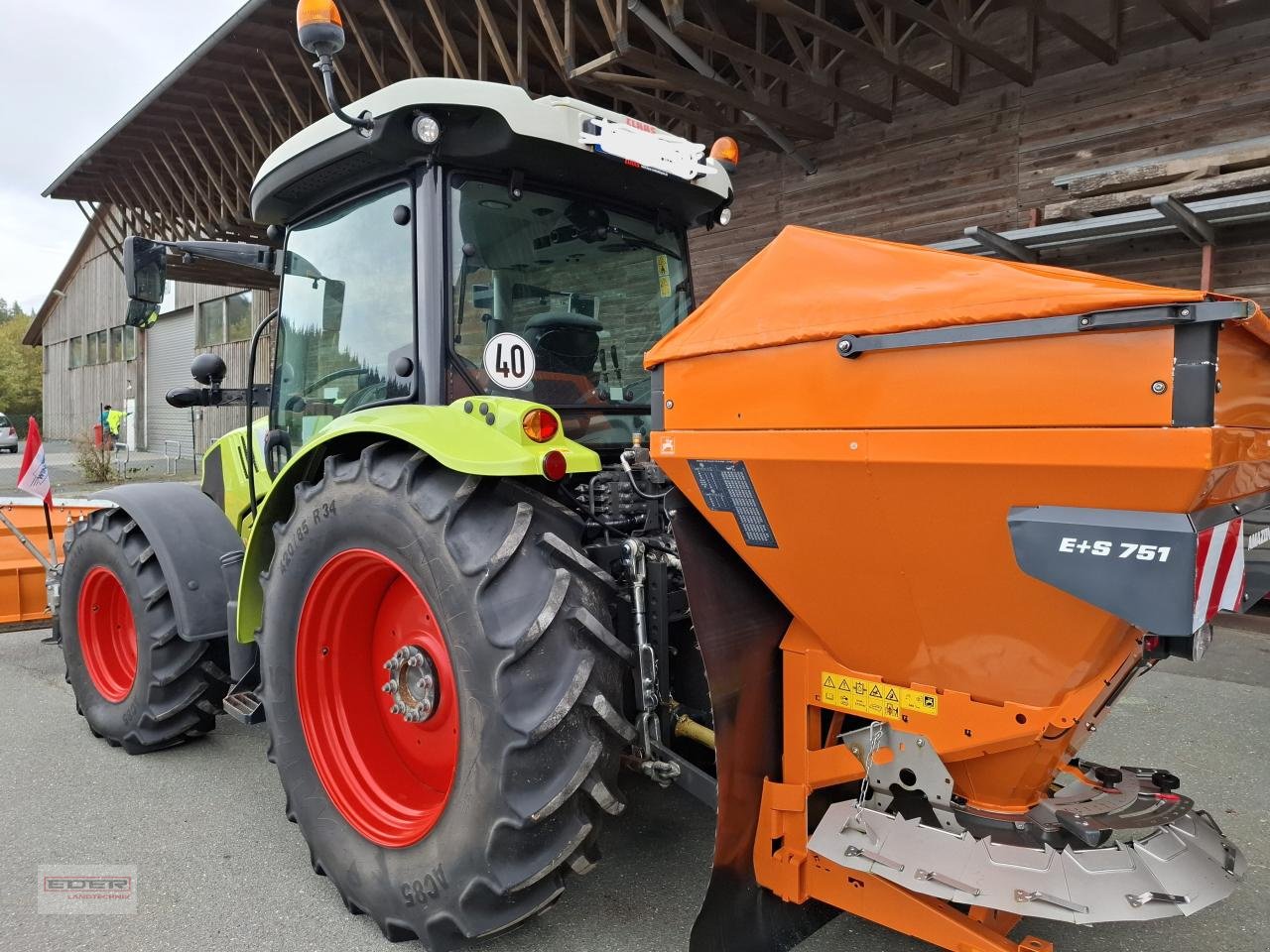 Traktor типа CLAAS Atos 330 mit Schneeschild/Streuer, Gebrauchtmaschine в Rehau-Rosenbühl (Фотография 4)