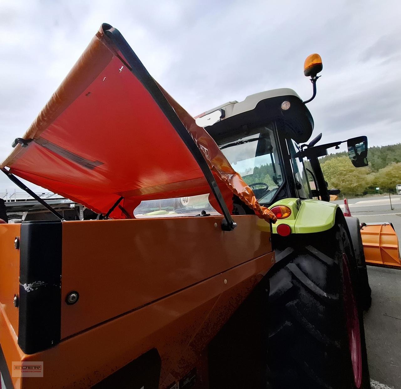 Traktor типа CLAAS Atos 330 mit Schneeschild/Streuer, Gebrauchtmaschine в Rehau-Rosenbühl (Фотография 7)