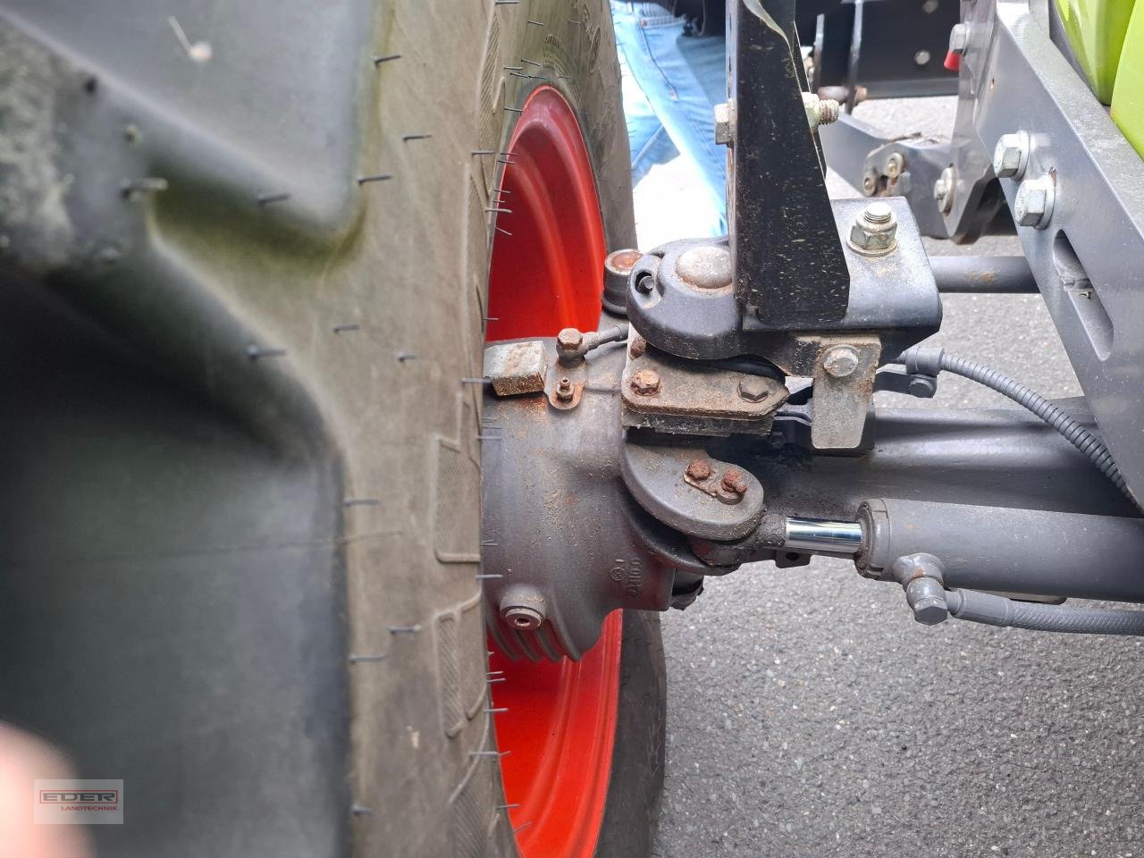 Traktor типа CLAAS Atos 330 mit Schneeschild/Streuer, Gebrauchtmaschine в Rehau-Rosenbühl (Фотография 9)