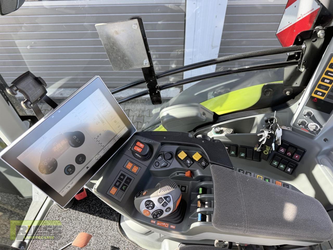 Traktor of the type CLAAS AXION 800 CEBIS HEXASHIFT A50, Neumaschine in Homberg/Ohm - Maulbach (Picture 5)