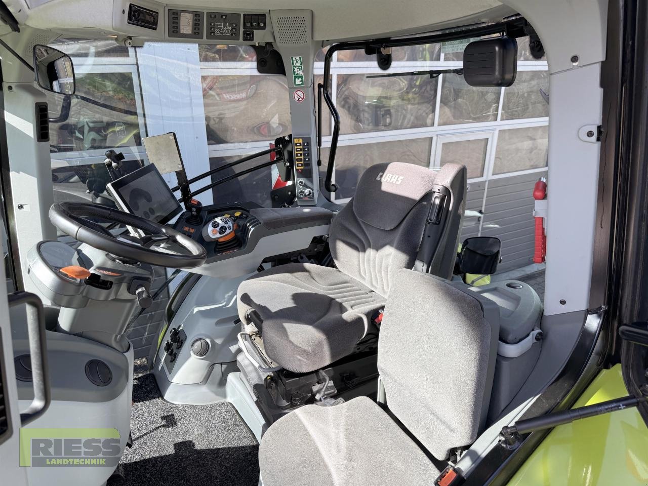 Traktor of the type CLAAS AXION 800 CEBIS HEXASHIFT A50, Neumaschine in Homberg/Ohm - Maulbach (Picture 22)