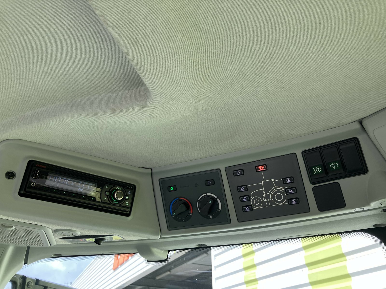 Traktor typu CLAAS AXION 800 CIS HEXASHIFT, Gebrauchtmaschine w AILLAS (Zdjęcie 10)