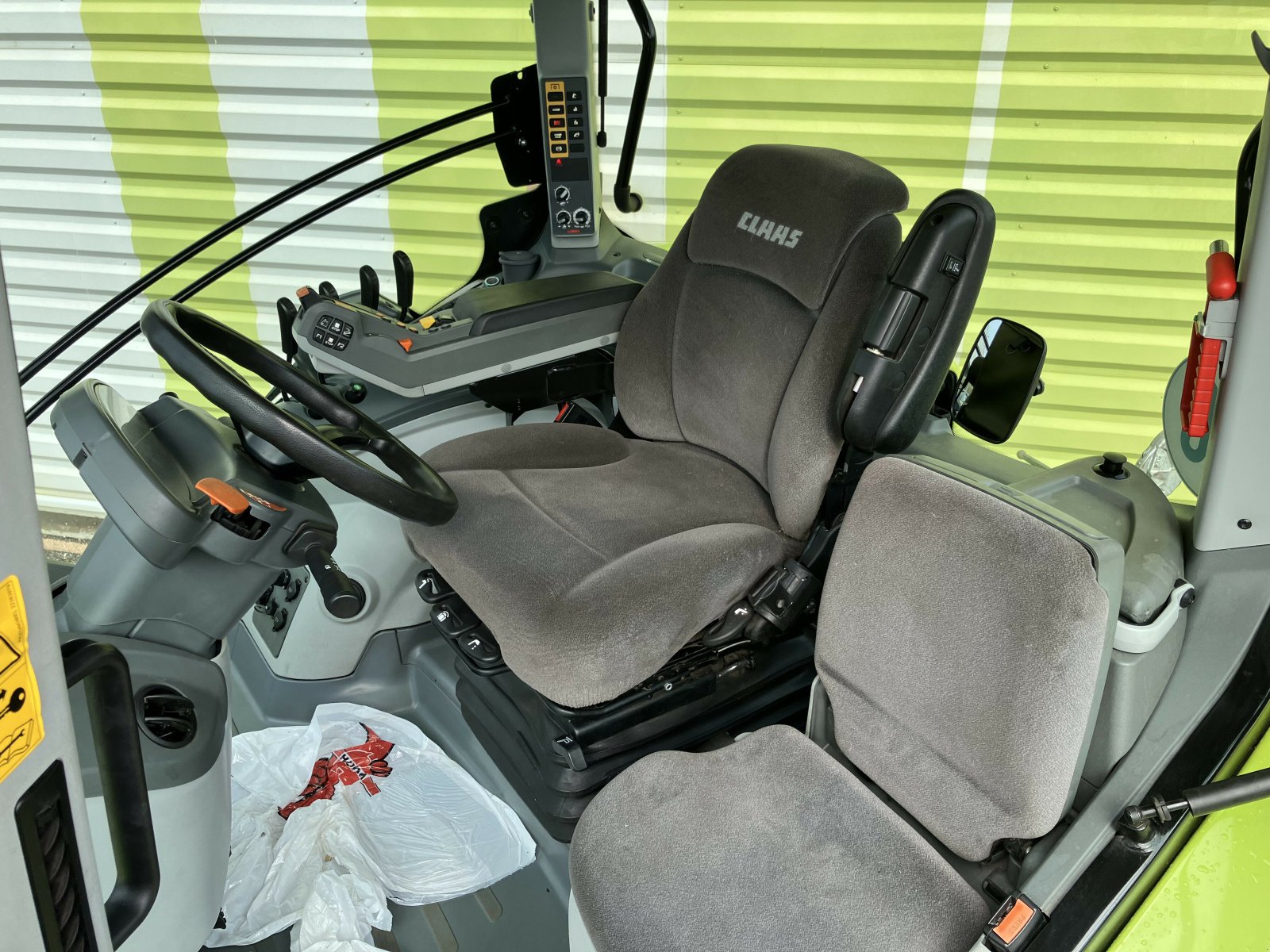 Traktor typu CLAAS AXION 800 CIS HEXASHIFT, Gebrauchtmaschine w AILLAS (Zdjęcie 8)