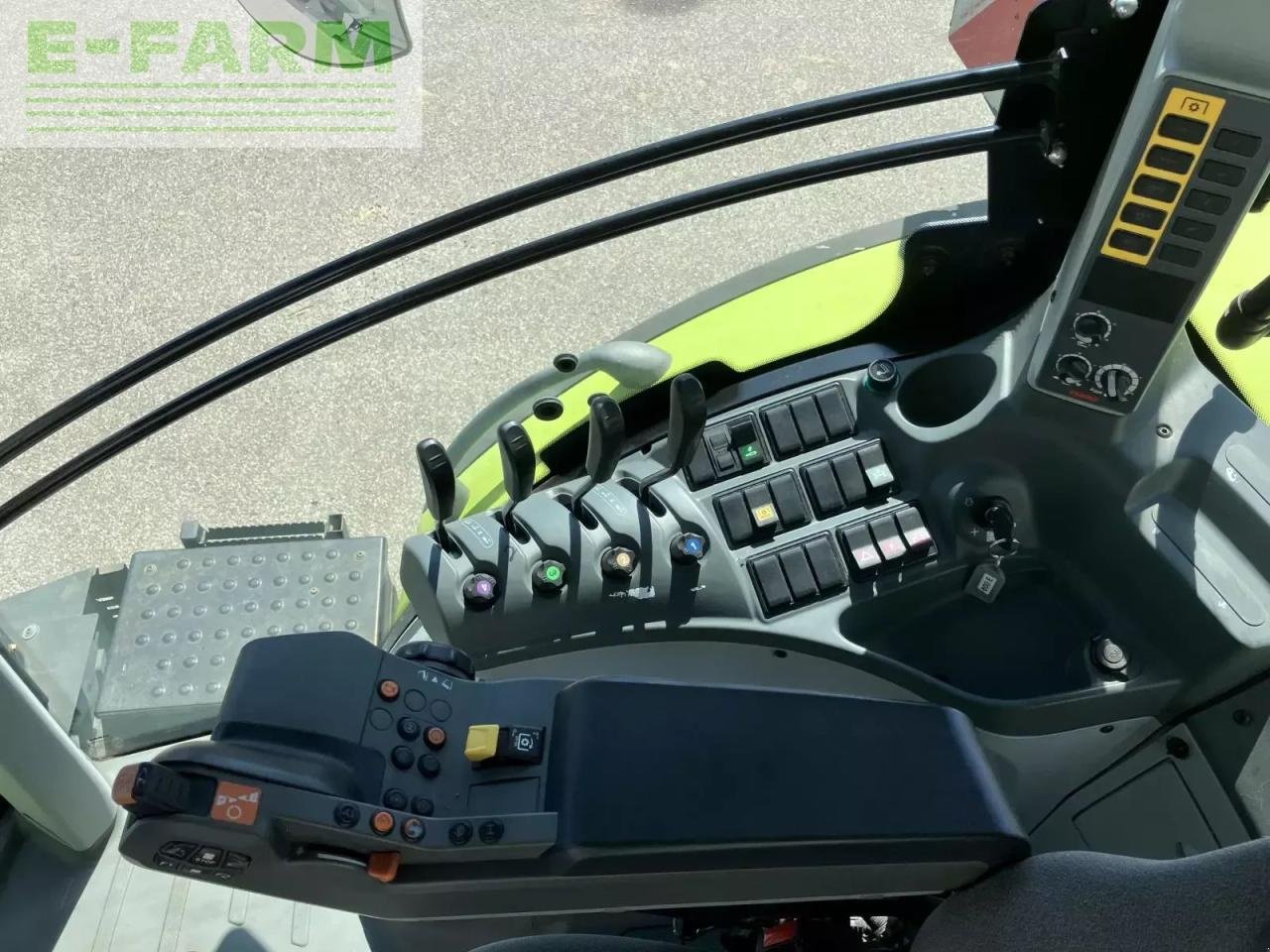 Traktor van het type CLAAS axion 800 cis, Gebrauchtmaschine in AILLAS (33 - GIRONDE) (Foto 3)