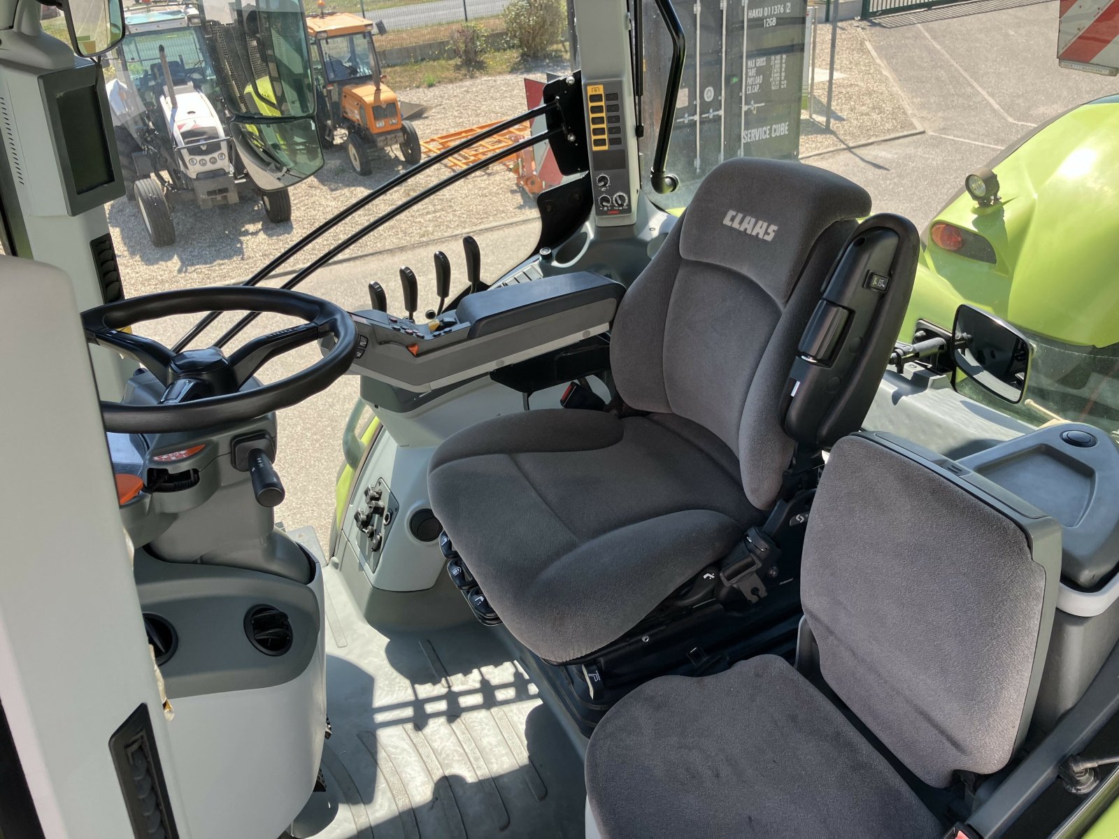 Traktor του τύπου CLAAS AXION 800 CIS, Gebrauchtmaschine σε AILLAS (Φωτογραφία 2)