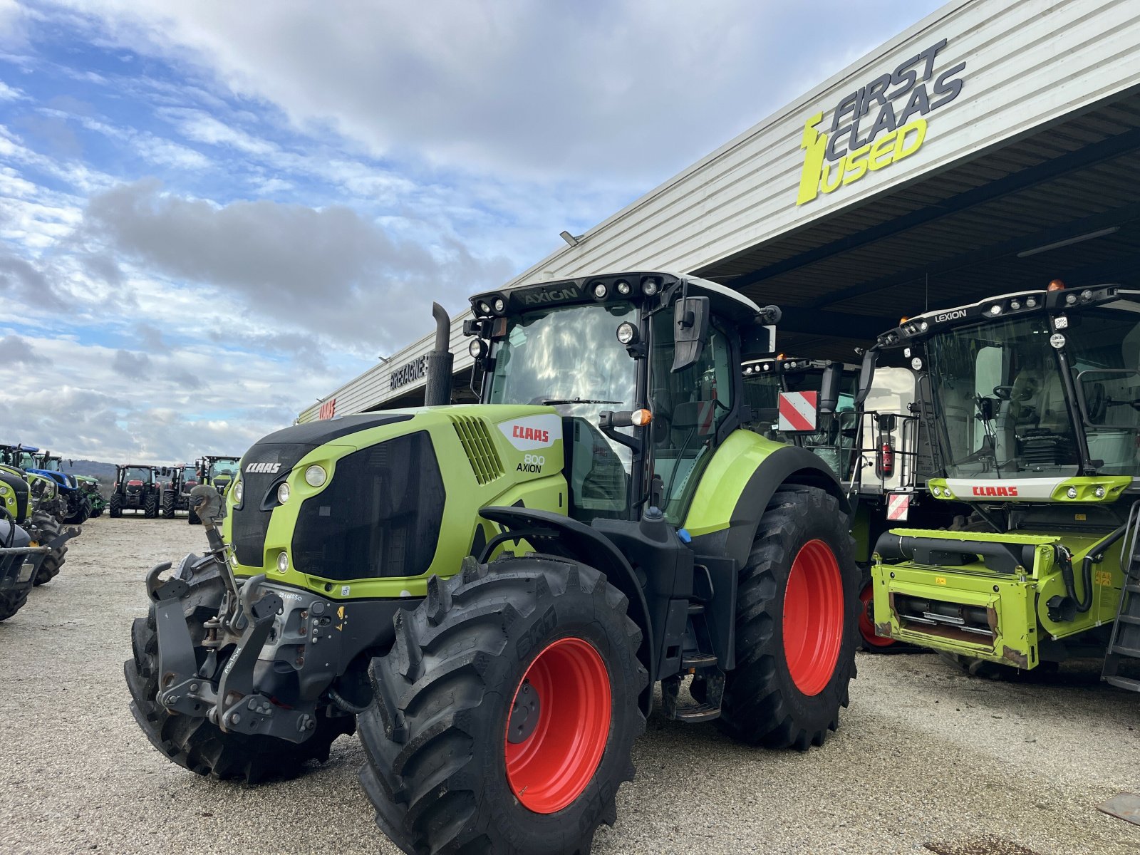 Traktor typu CLAAS AXION 800 CIS, Gebrauchtmaschine w PONTIVY (Zdjęcie 4)