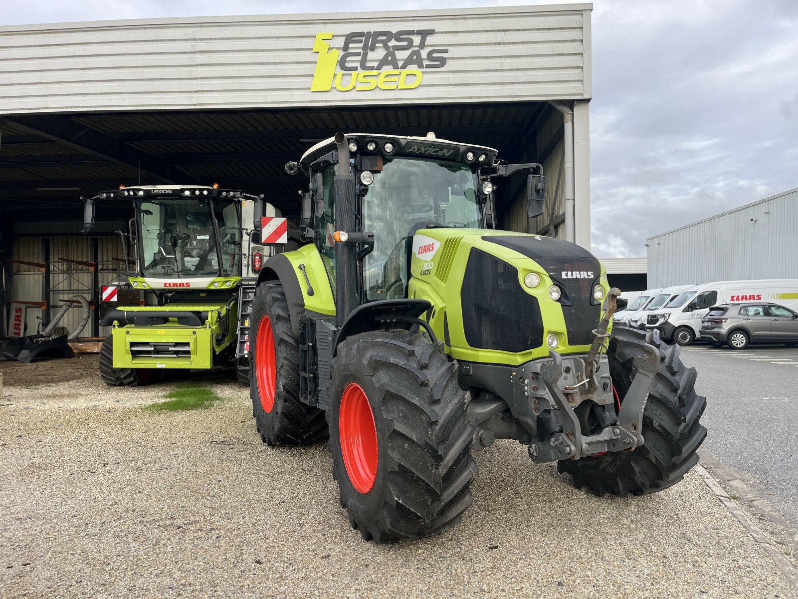 Traktor typu CLAAS AXION 800 CIS, Gebrauchtmaschine w PONTIVY (Zdjęcie 2)