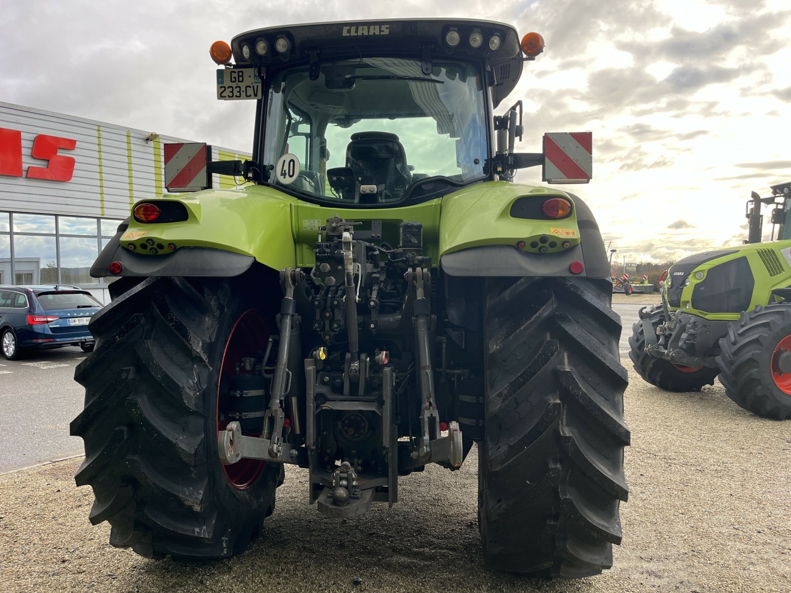 Traktor typu CLAAS AXION 800 CIS, Gebrauchtmaschine w PONTIVY (Zdjęcie 7)