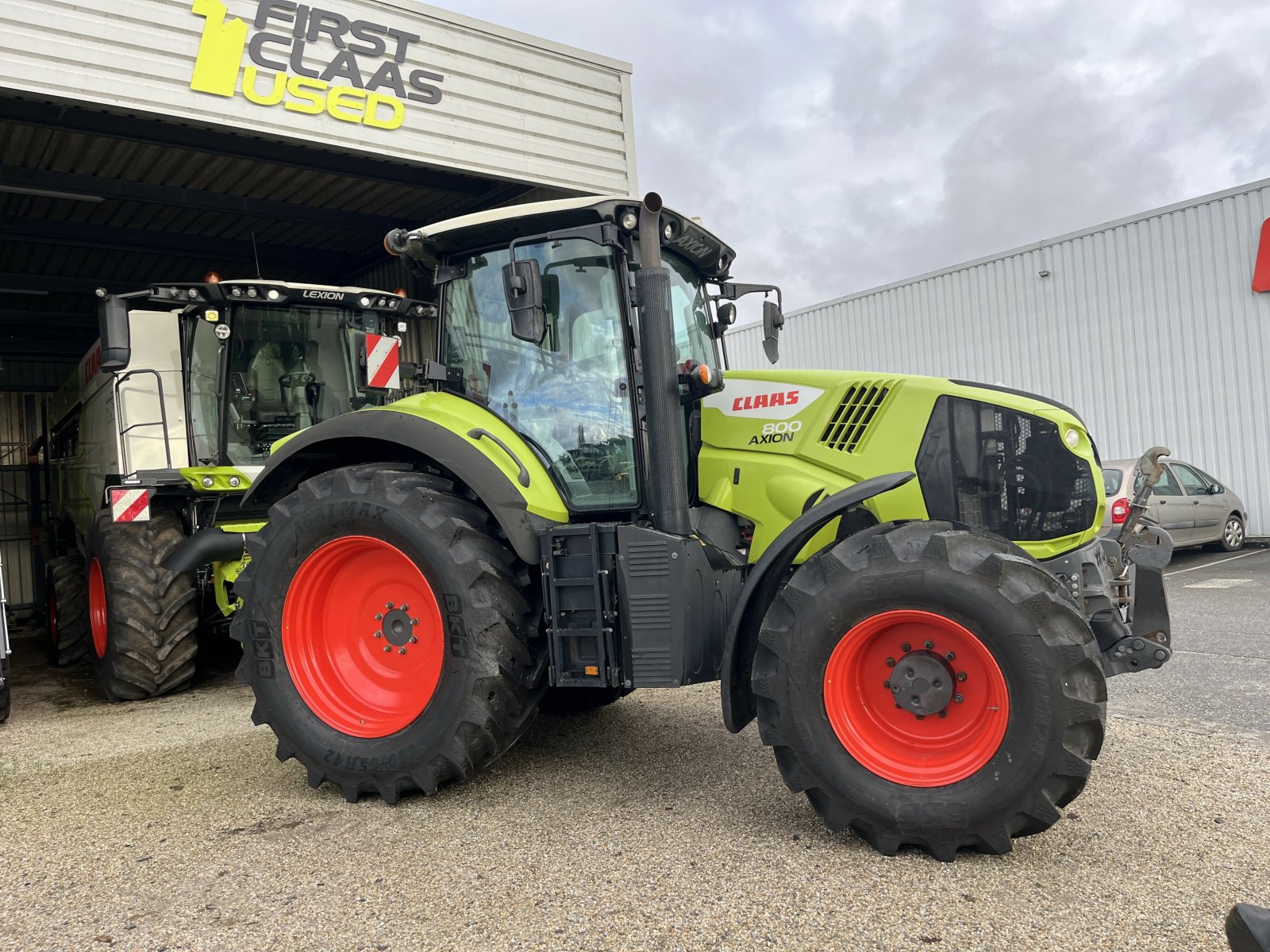 Traktor typu CLAAS AXION 800 CIS, Gebrauchtmaschine w PONTIVY (Zdjęcie 3)