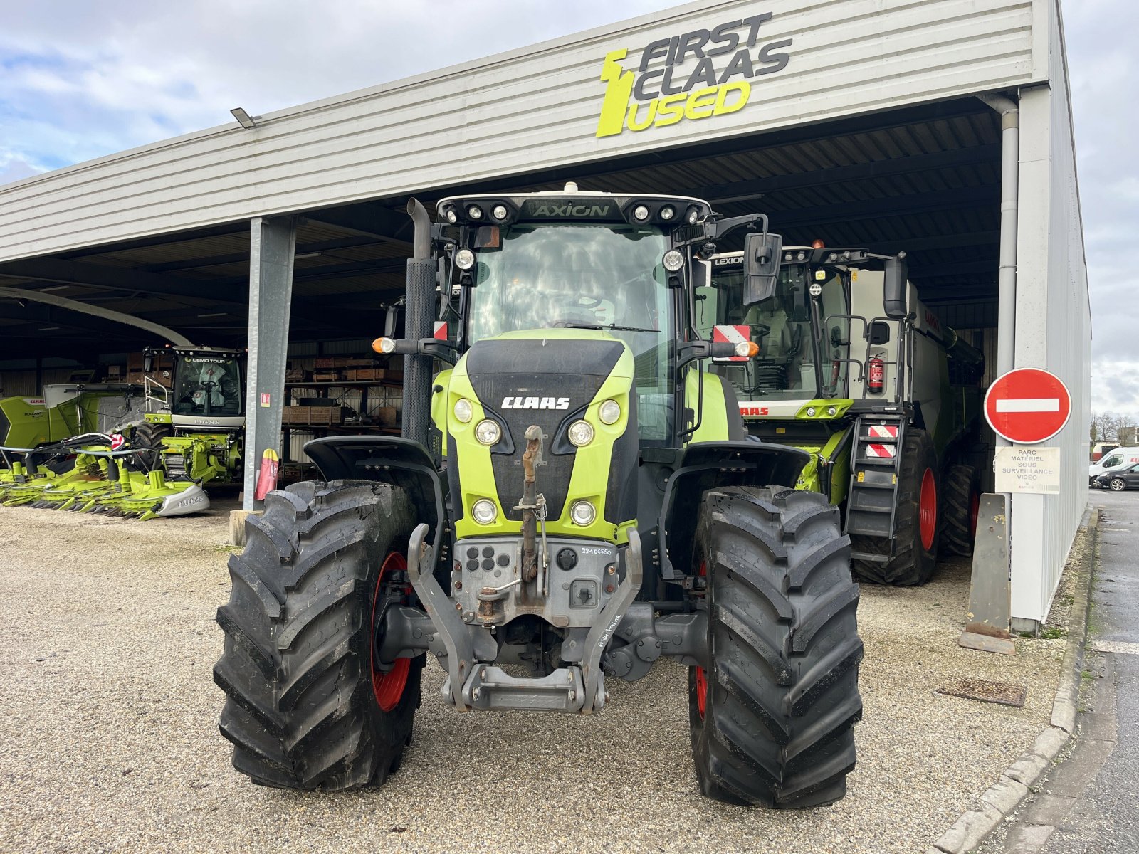 Traktor typu CLAAS AXION 800 CIS, Gebrauchtmaschine w PONTIVY (Zdjęcie 5)